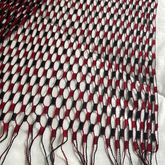 Fishnet scarf/wrap - Picture 4 of 6